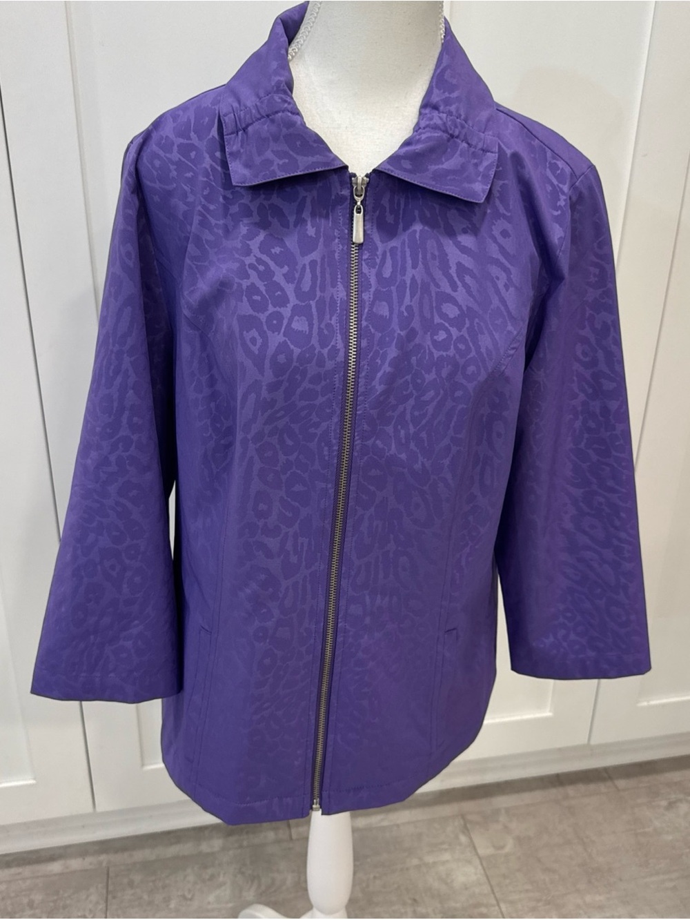 Weekends by Chicos Purple Zip-Front jacket women’s sz 1 (US Size M 8/10) 3/4 Slv